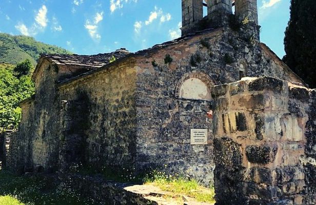Hiking Tour to the Ancient Monastery of Kameno