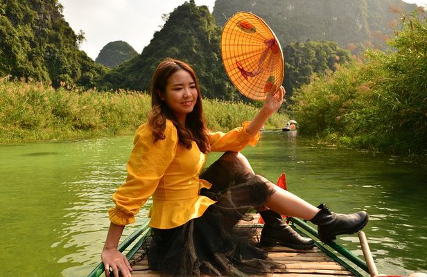 Ninh Binh Daily Tour: Hoa Lu - Am Tien Cave- Trang An boat ride