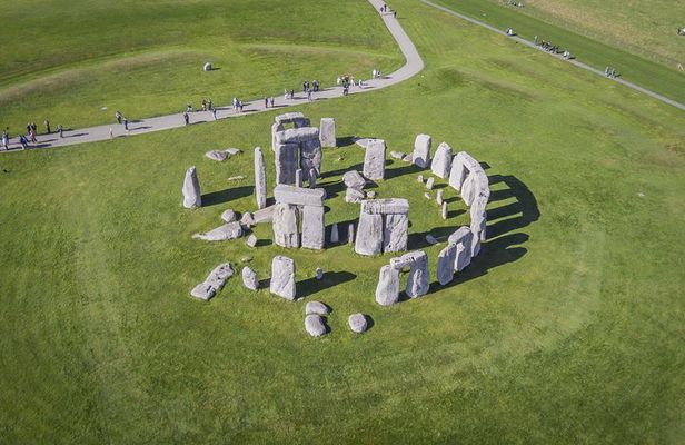 Stonehenge Half-Day Tour from London with Admission & Snack Pack