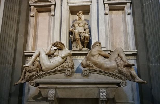 Florence: 1.5 hour Medici Chapels monolingual small-group guided tour 