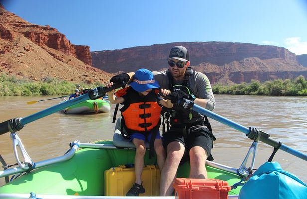Moab Half-Day Morning Rafting – Colorado River and Fisher Towers