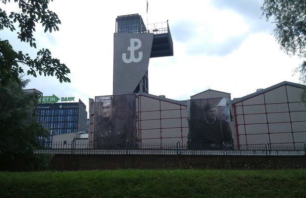 Warsaw Uprising Museum + Polish Vodka Museum: SMALL GROUP /inc. Pick-up/