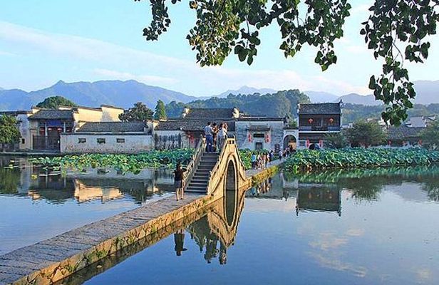 Hongcun Ancient Village Half-Day Private Tour from Huangshan 