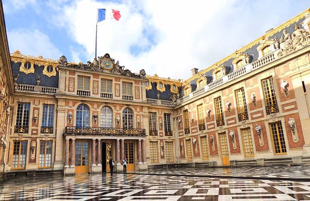 Versailles Small Group Guided Tour with Tranportation from Paris