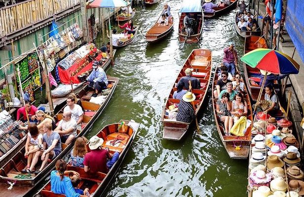 Private Amphawa Floating Market and Maeklong Railway Market Fireflies Day Tour