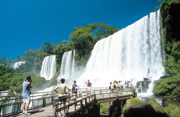 Iguazú Argentine Falls with Jungle Walk and Boat