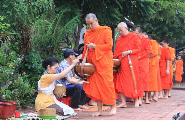 Luang Prabang Early Morning Alms Giving and Wet Market