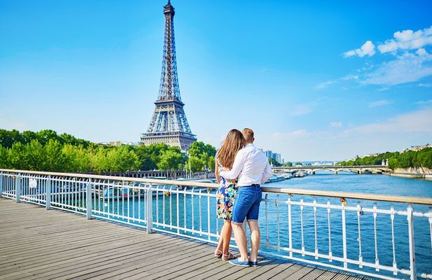 Day Trip to Paris with Eiffel Tower, Notre Dame and Louvre Museum