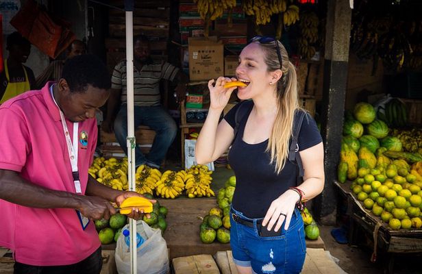 Evening Guided Tour With Local Food (Test of Zanzibar)