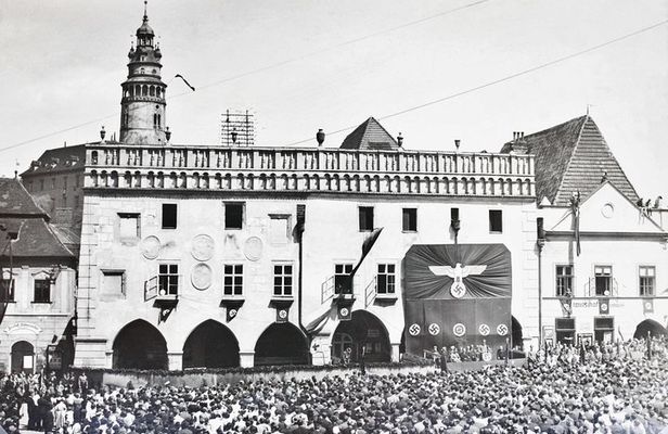 Český Krumlov 20th century tour