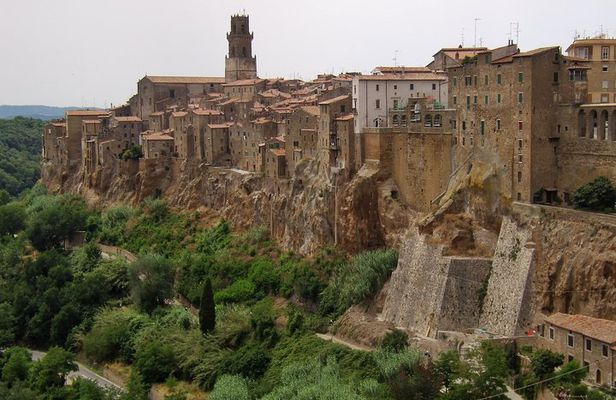 Private tour of Pitigliano and Etruscan cave routes
