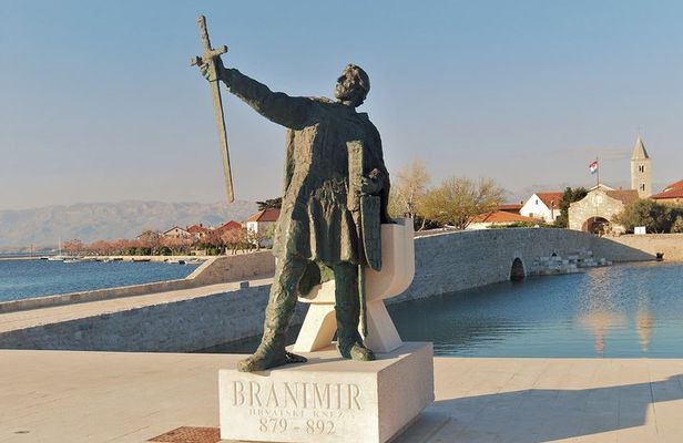 Guided Cultural and Historical Walking Tour of Nin