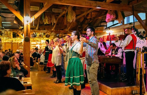 Folklore Dinner with Unlimited Drinks 4course Menu