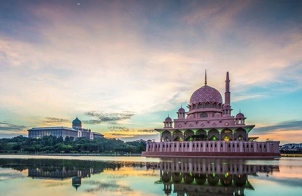 Putrajaya City Tour with Batu Caves & Sight Seeing Cruise