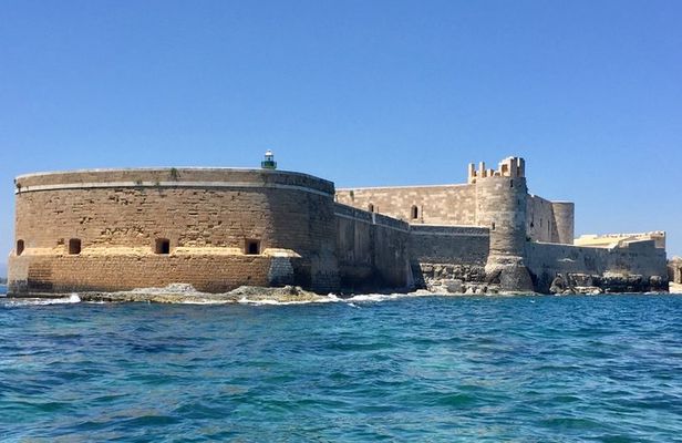 Boat tour Ortigia, sea caves and Pillirina 2h
