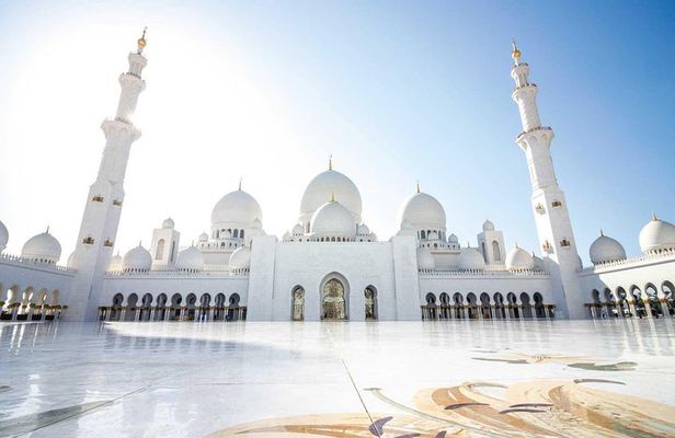 Abu Dhabi Mosque with Louvre and Qasr Al Watn