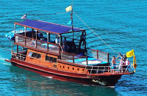 Private Full-Day Blue Dragon Yacht to Angthong National Marine Park