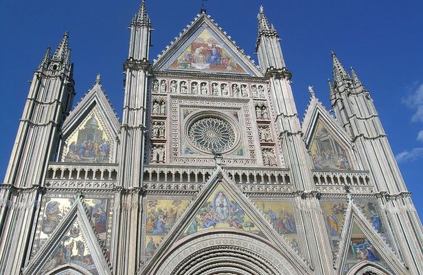 Orvieto, the Cathedral with golden mosaics and the medieval city – Private Tour