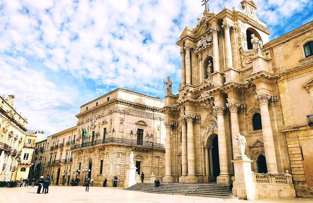 Private Tour of Ortygia's Highlights with Enrica De Melio