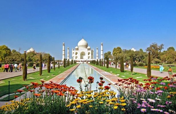 Taj Mahal at Sunrise Day-Trip from Delhi