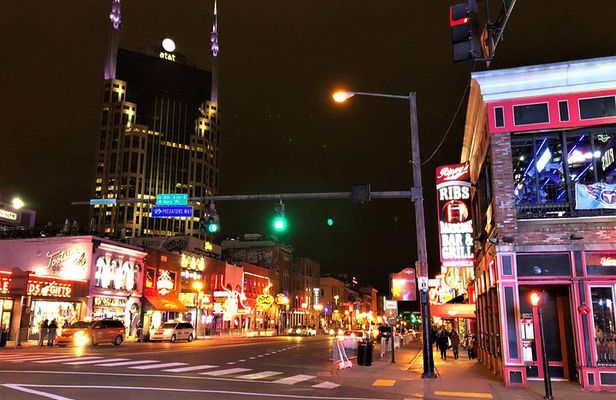 Night Time Trolley Tour of Nashville with Photo Stops