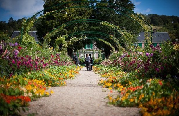 Guided tour Monet's house and gardens/small group