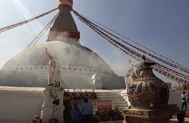 Private Short Hiking Trip to Syambhunath Stupa from Thamel