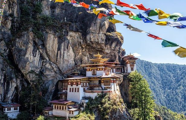 9 Days Druk-path Trek with Cultural sightseeing
