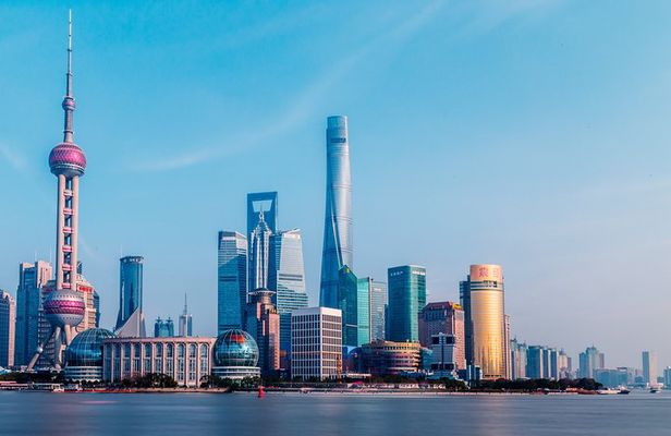 Private Layover Tour of Shanghai Tower, Jewish Refugees Museum, Yu Garden