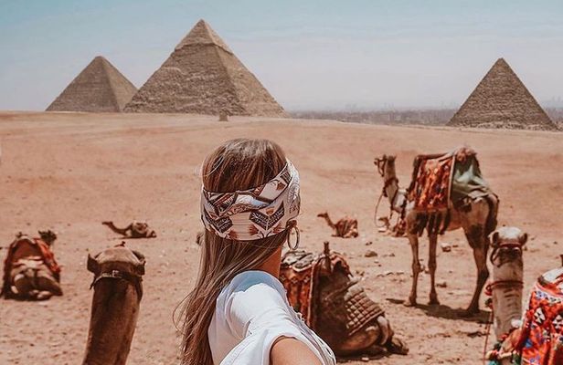 Cairo: Half Day Pyramids Tour by Camel or Horse Carriage