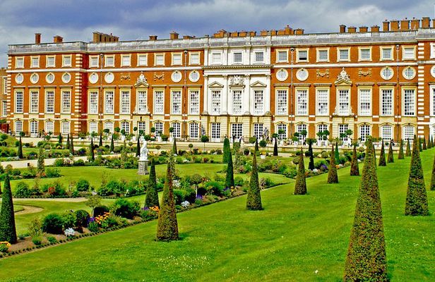 Windsor Castle & Hampton Court Palace, Private Tour Including entry pass