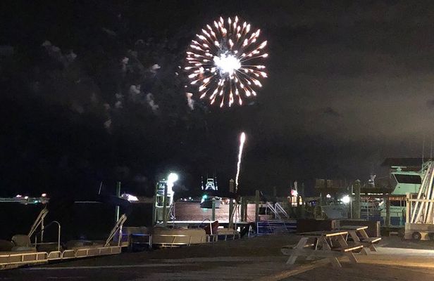Destin Harbor One hour Firework Tour