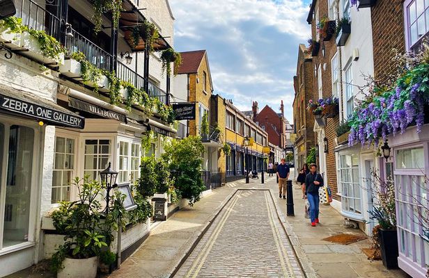 Self-guided Discovery Walk in London's Hampstead: A vibrant village voyage
