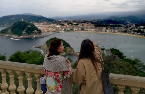 San Sebastian Highlights Private City Tour with Hotel Pick up