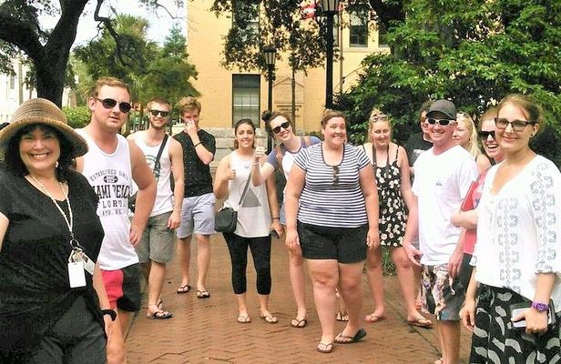 Savannah Stroll: Guided Sightseeing & History Walking Tour of Savannah