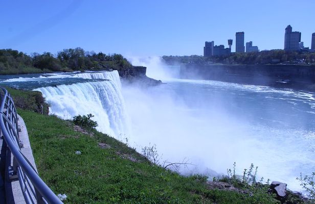 Exploring Niagara Falls by Foot with Maid of the Mist from USA