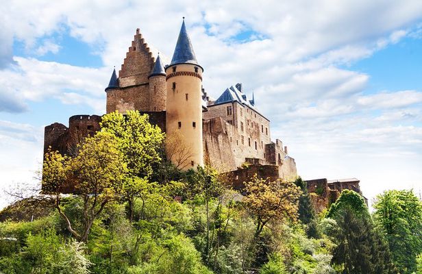 Discover Vianden: A Captivating Walking Experience