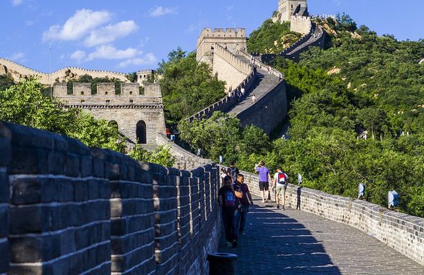 Private Day Tour: Mutianyu Great Wall & Badaling Great Wall with Local Lunch