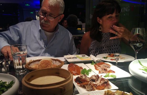 Beijing Evening Tour: Chaoyang Acrobatic Show with Peking Duck Dinner