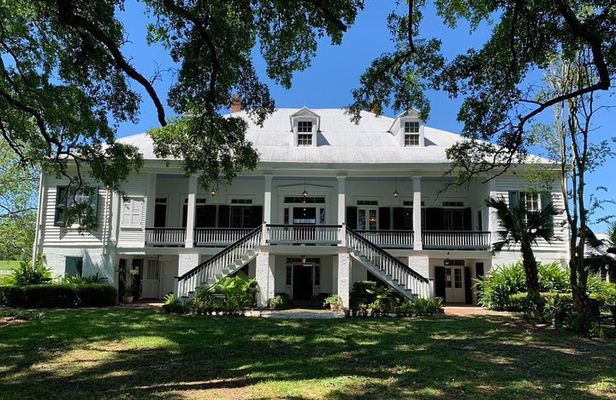 Private Airboat Ride and Plantations Tour with Gourmet Lunch from New Orleans