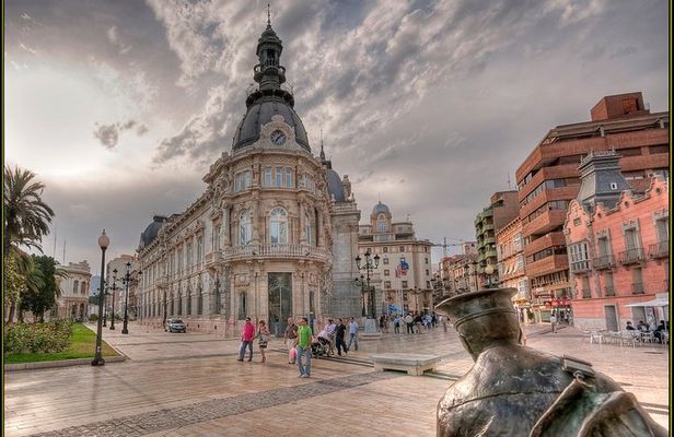 Private 4-hour walking tour of Cartagena with official tour guide