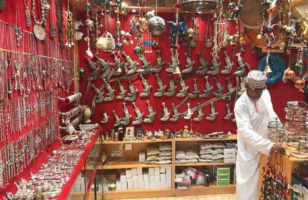 Private Day Trip to Nizwa & Jabal Shams (The Grand Canyon of Oman)