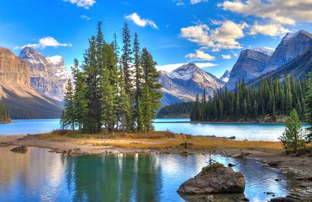 Jasper National Park 2-Day Tour: Maligne Lake & Columbia Icefield