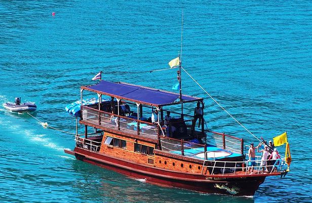 Private Full-Day Blue Dragon Yacht for Snorkeling Koh Tan & Visit Pink Dolphin