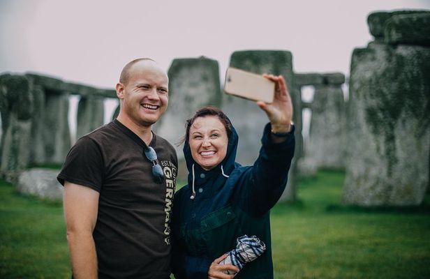 Private Day Tour to Stonehenge, Bath and The Cotswolds