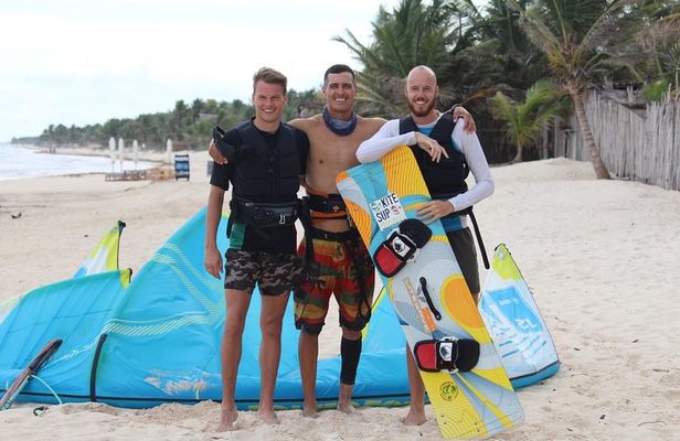Group Kiteboarding Lesson in Tulum