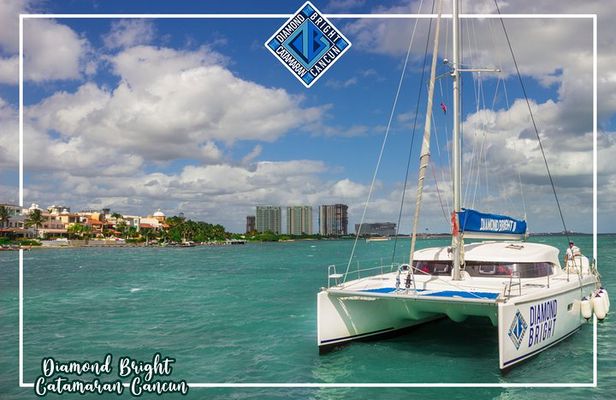 Luxury Catamaran tour to Isla Mujeres with Transportation from Cancun
