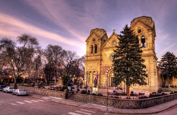 A Walking Tour of Santa Fe's Most Beautiful and Historic Sites