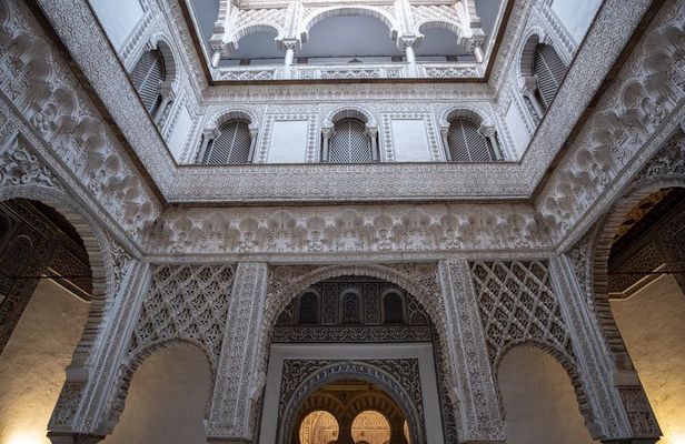 Tour in Alcazar with Entry Ticket