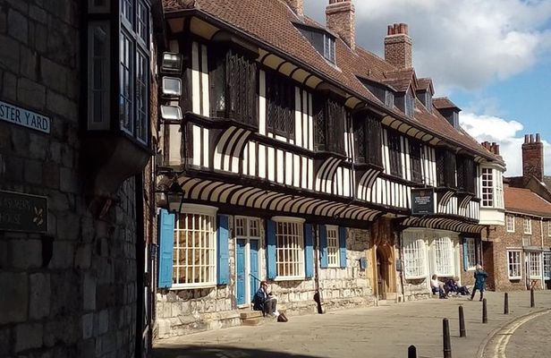 Dark Tales of York. Private ghost tours.